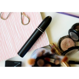 Mascara dài mi Upward Lash Upward Black MAC