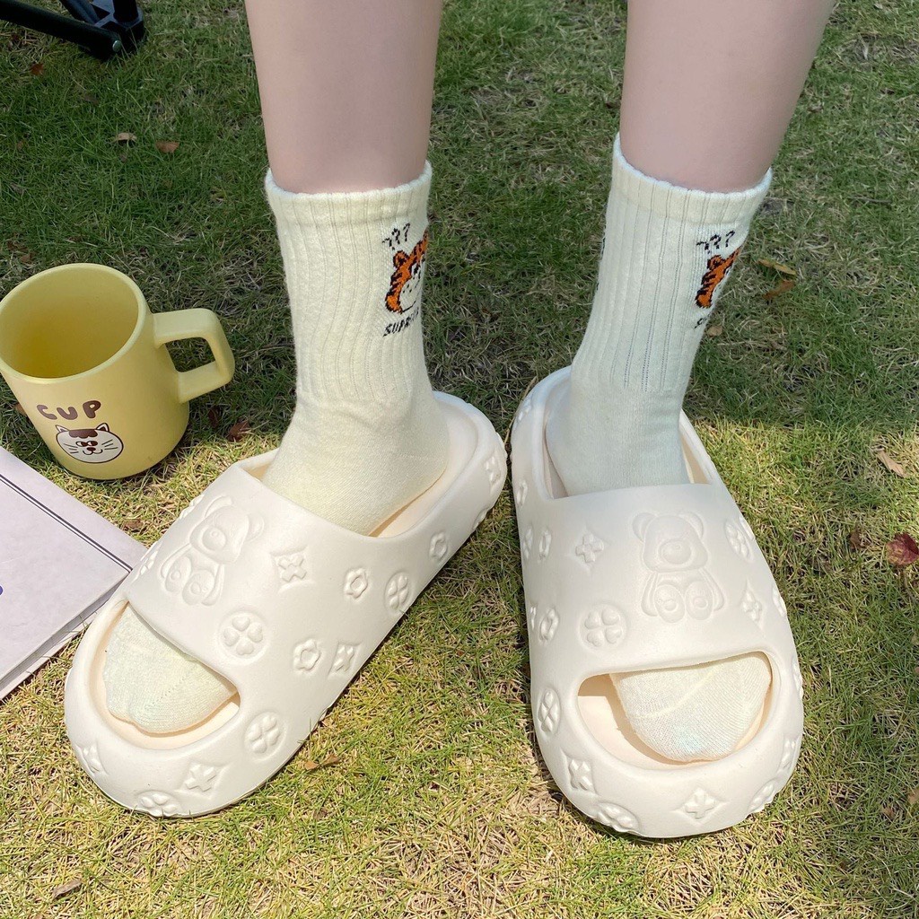 Dép bánh mì nữ dập nổi hình gấu chống thấm nước siêu đẹp