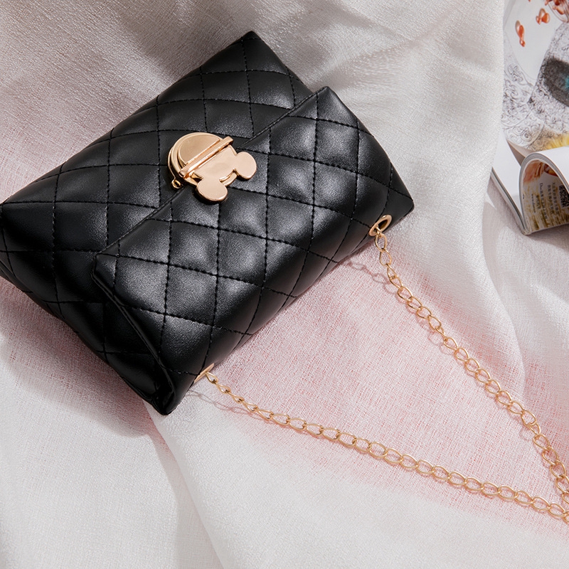 Túi Đeo Chéo Hình Vuông Nhỏ Có Khóa Hình Chuột Đính Đá Phối Dây Xích Đeo Một Bên Vai Đơn Giản Phong Cách Hàn Quốc Cho Nữ