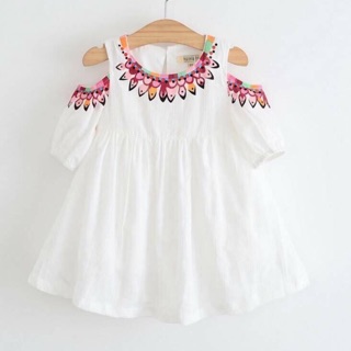 Váy hở vai thổ cẩm