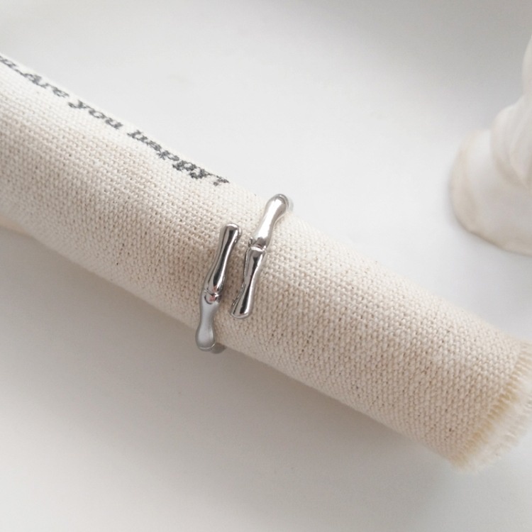 Nhẫn bạc nữ hình xương nối nhau đan xen dáng mảnh có thể điều chỉnh R008