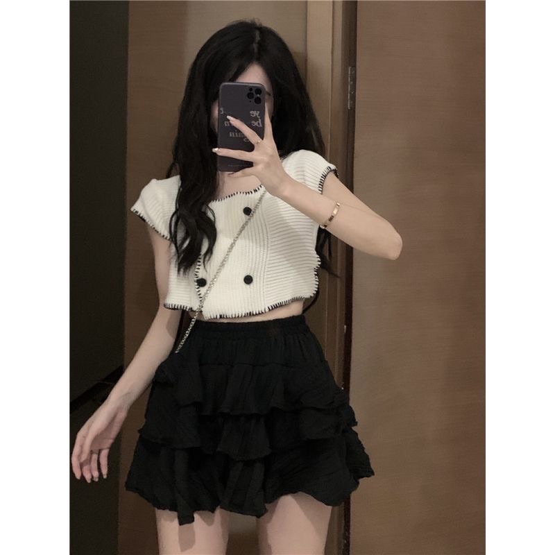 Áo croptop len viền bèo