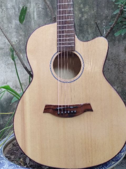 Đàn guitar Acoustic  AC75có ty. TẠI XƯỞNG