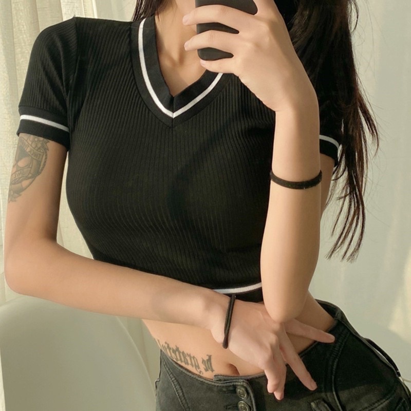 Áo khoá kéo viền phối croptop