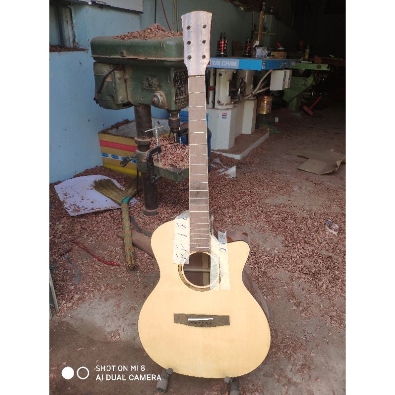 Đàn Guitar acoustic gỗ Hồng Đào