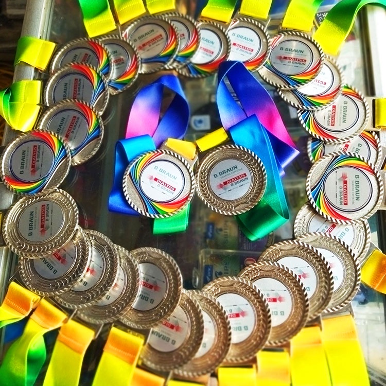 [Free in ấn logo] Huy chương cầu vồng 7 màu chuyên dùng trao giải thể thao - đồ lưu niệm thể thao giá tốt