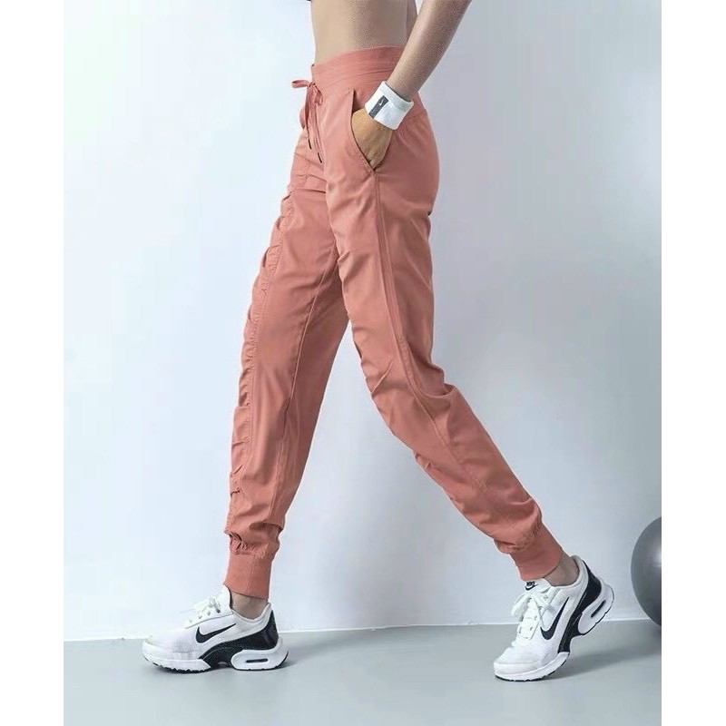 Quần Jogger Dù Thể Thao Nữ