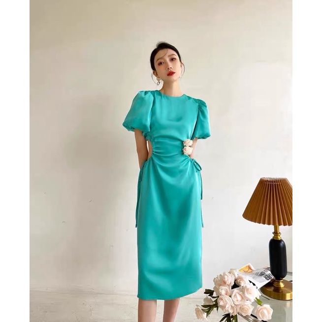 Đầm lụa khoét eo mẫu mới 2021