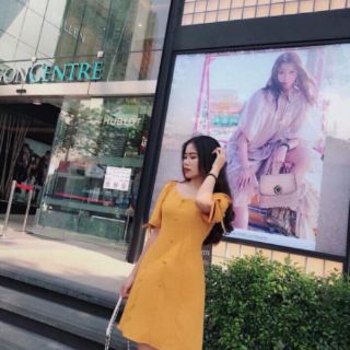 Đầm nút bọc tay nơ