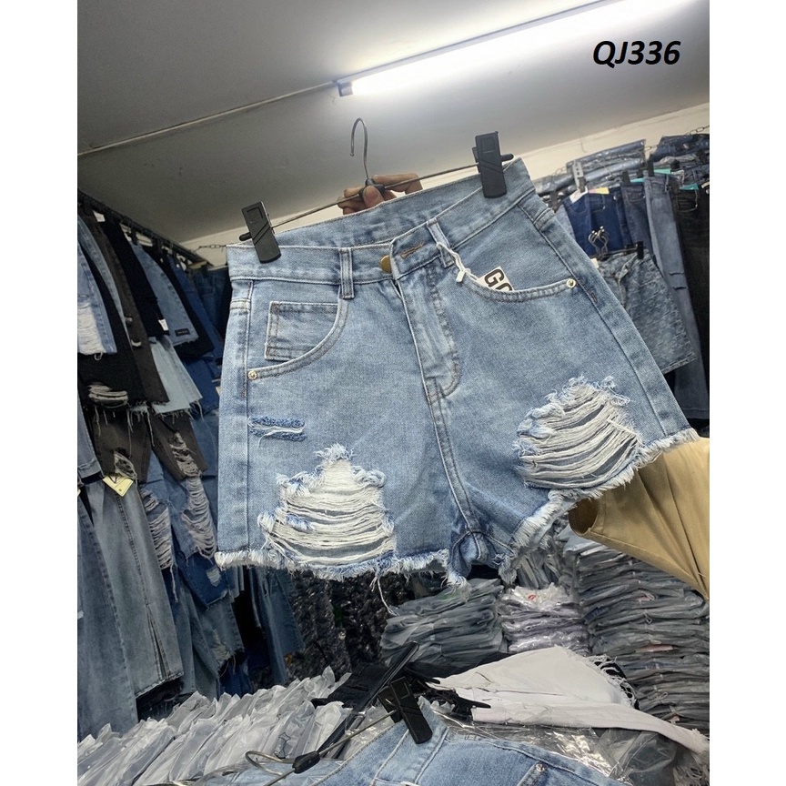 Quần đùi jeans cá tính kiểu rách hai bên QJ336