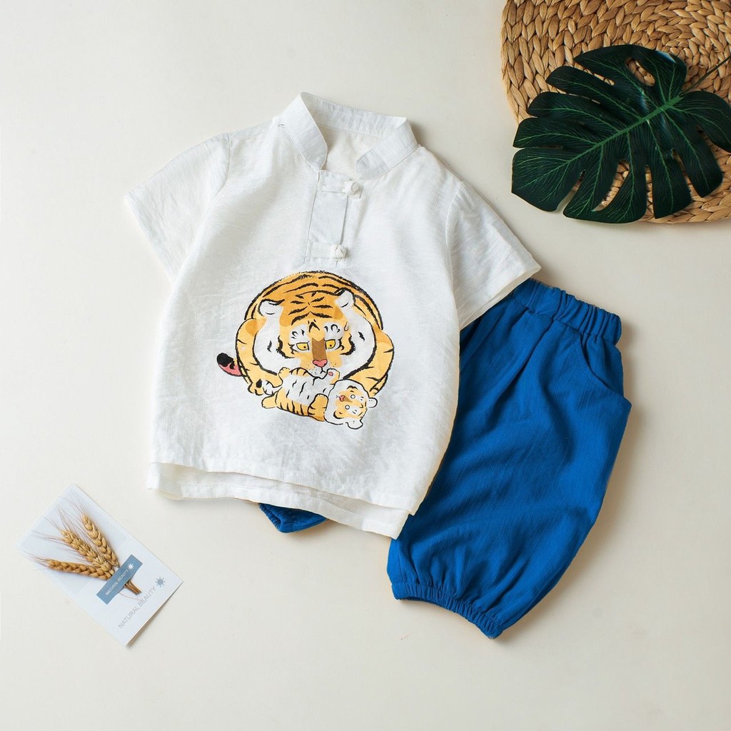 Bộ đồ chất liệu đũi áo polo cộc tay quần bo gấu họa tiết hổ ngồi cho bé - MAGICKIDS