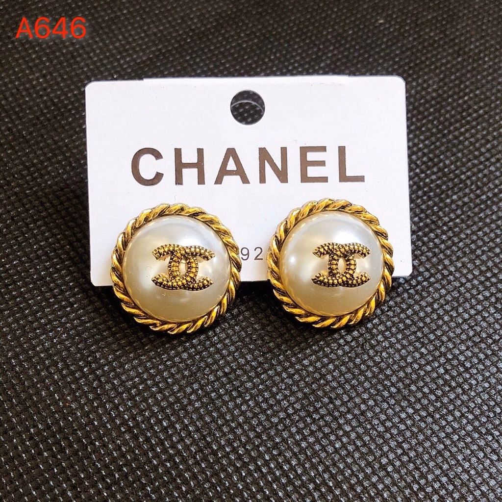 Khuyên Tai Dạng Tròn Bằng Thép Titan In Logo Thời Trang Dành Cho Nữ