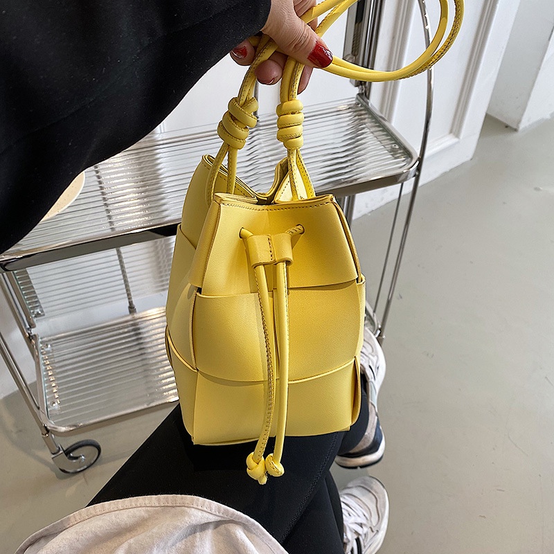 Túi Đeo Chéo Dây Rút Họa Tiết Sọc Caro Thời Trang Cho Nữ