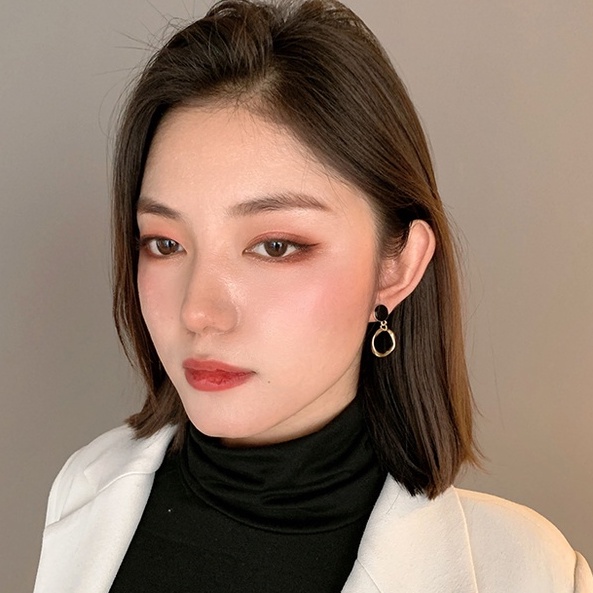 Bông tai màu đen kiểu dáng thanh lịch dành cho nữ