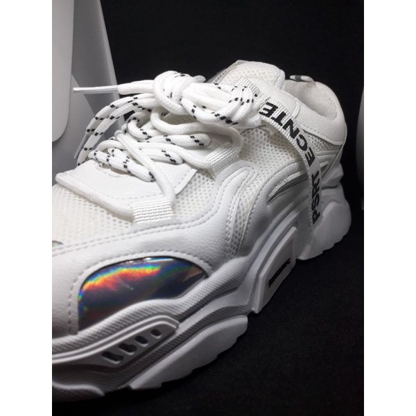 Giày thể thao nữ / sneaker màu trắng cổ thấp đế giúp tăng chiều cao