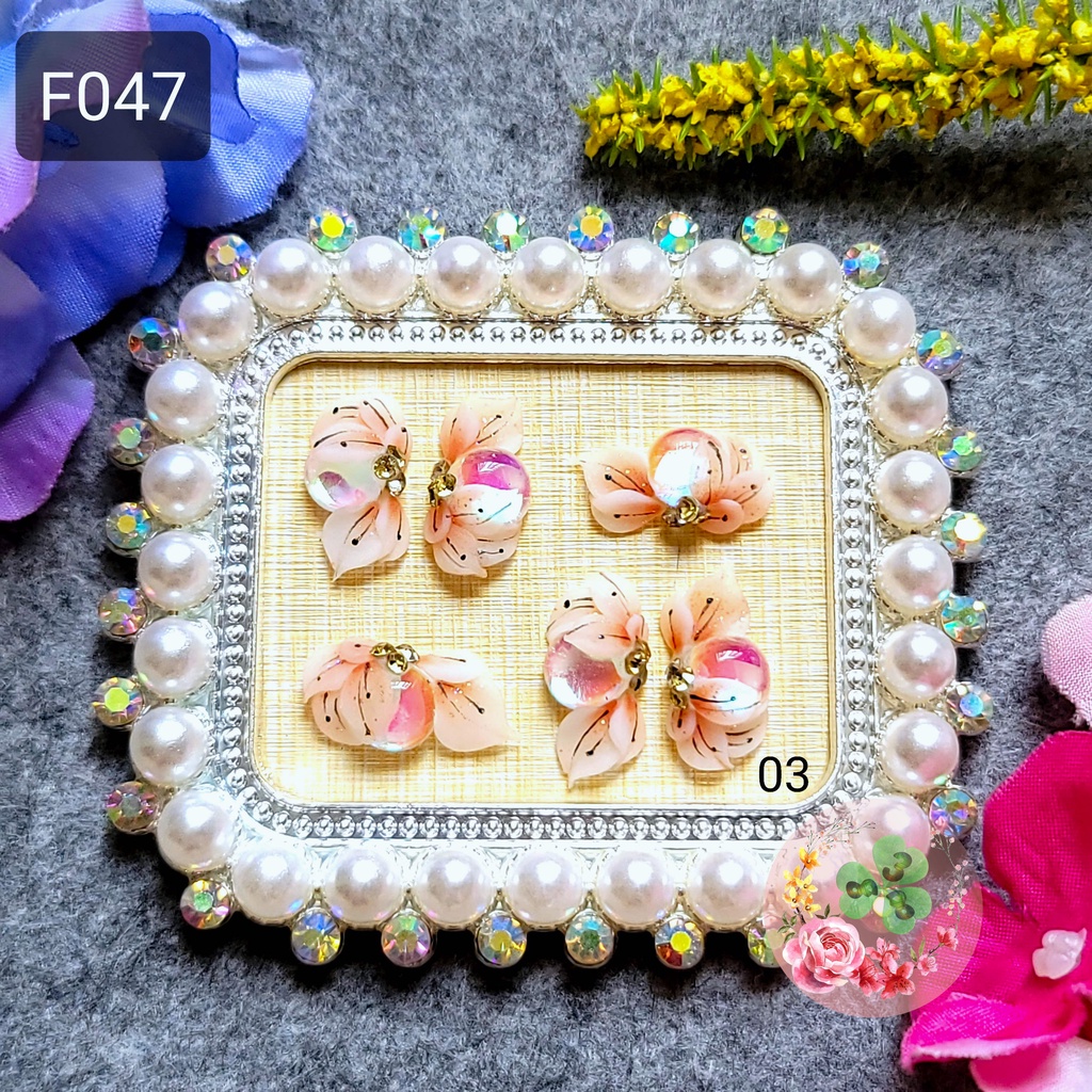 Mẫu: F047 . Hoa bột " Hoa ôm đá cầu vồng " đính móng siêu xinh.