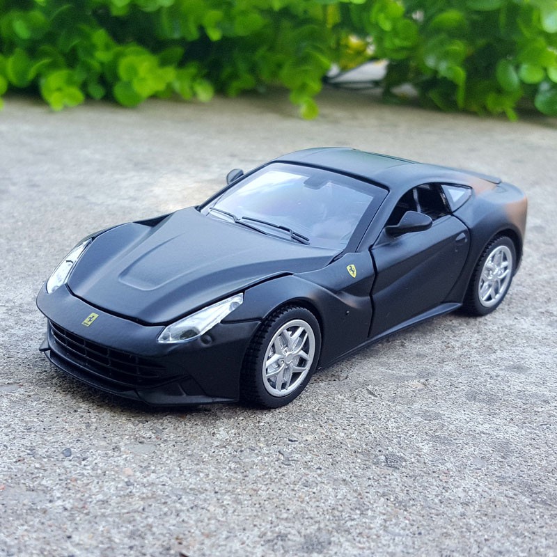 Mô hình xe Ferrari F12 1:32 DH