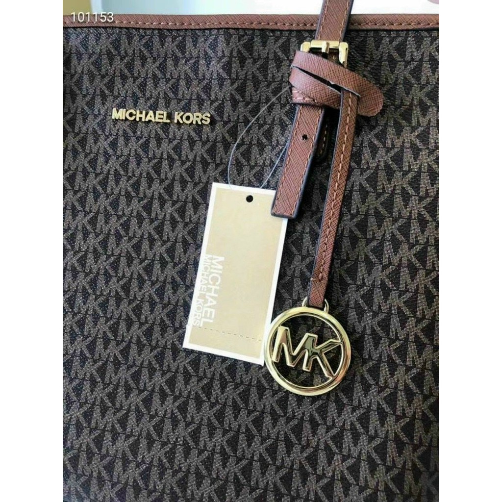 Túi xách Michael Kors có khóa miêng dây keo rất êm