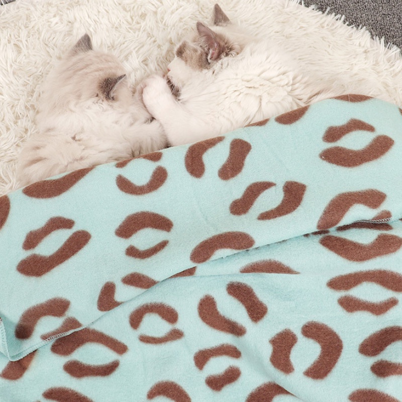 Thảm ngủ dày dặn giữ ấm mùa thu đông cho thú cưng