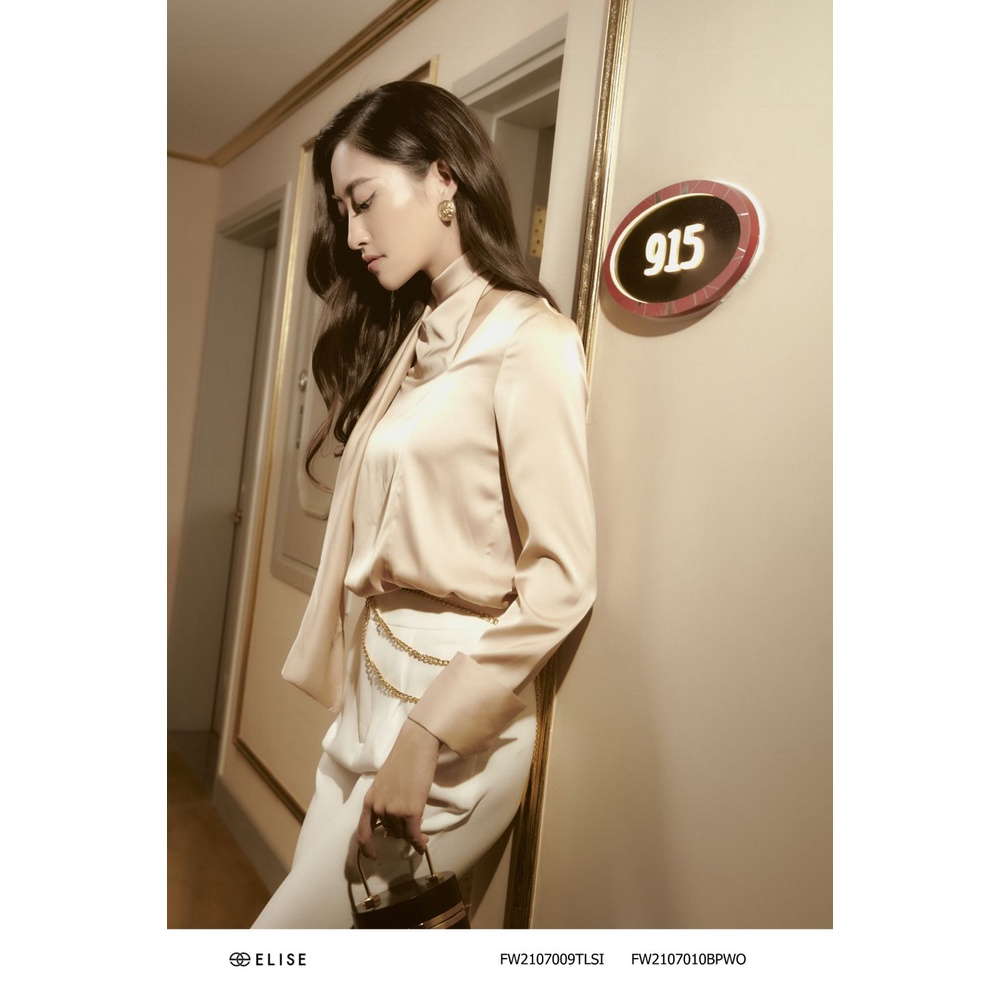 Áo sơ mi lụa thiết kế Elise màu be cổ khăn điệu đà FW2107009TLSIBE