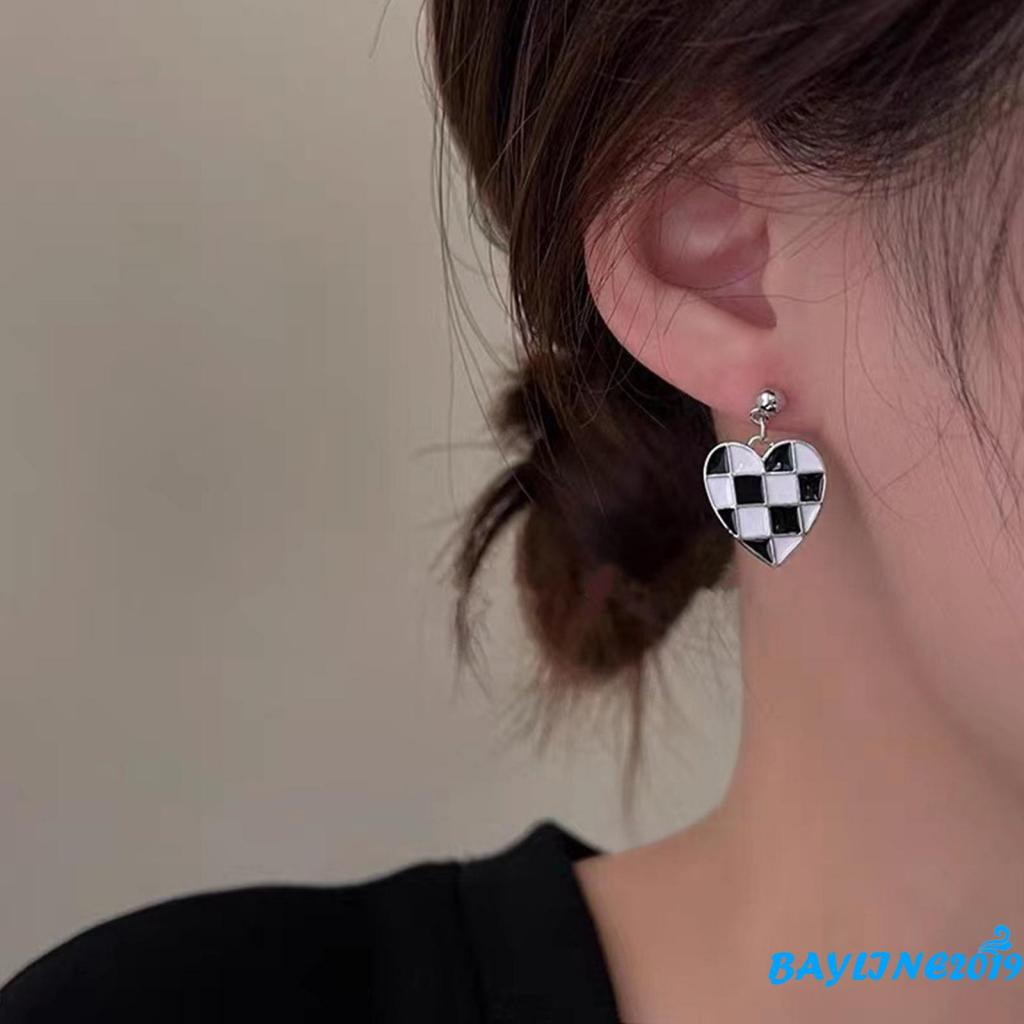 Khuyên tai hợp kim dáng dài hình trái tim màu trắng/đen làm quà tặng cho bạn gái