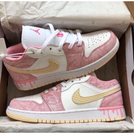 Giày Thể Thao Nữ Jordan 1 Low Hồng Kem Vảy Sơn Của Nữ