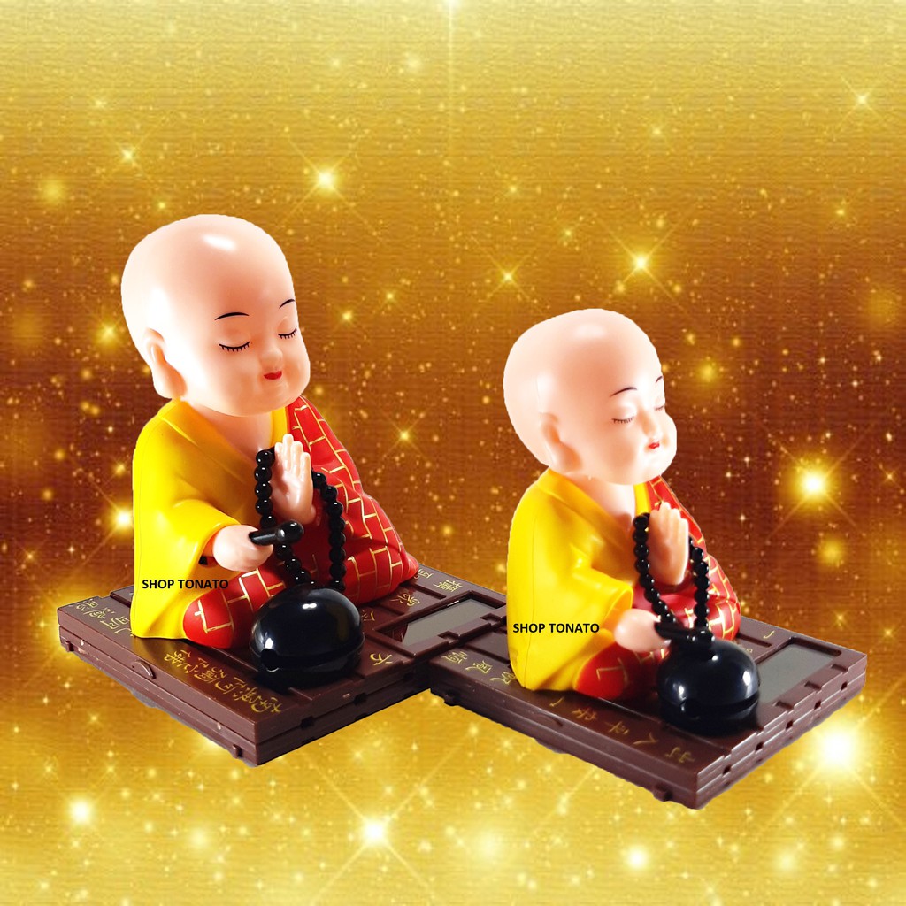 TƯỢNG CHÚ TIỂU LẮC ĐẦU TRANG TRÍ XE Ô TÔ SỬ DỤNG NĂNG LƯỢNG MẶT TRỜI GÕ MÕ TỤNG KINH CAO 9CM,11CM | BigBuy360 - bigbuy360.vn