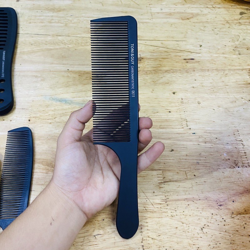 Lược cắt tóc toni loại dày có cán