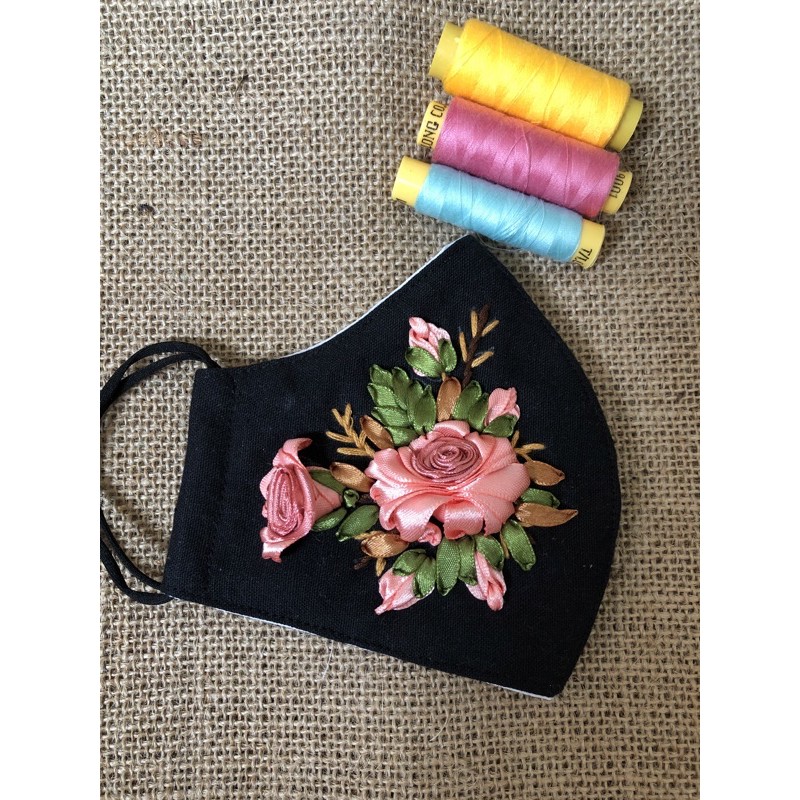 Khẩu trang thêu handmade
