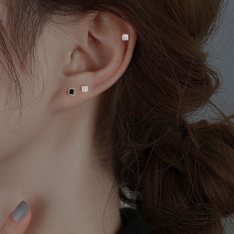 Khuyên tai bạc nữ TLEE mini hình vuông đá đen viền bo hạt sáng TleeJewelry B0287