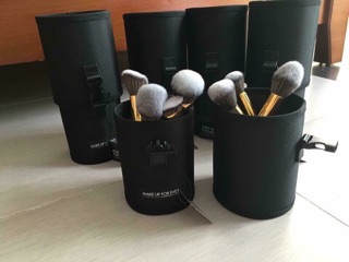 Ống đựng cọ Make up forever
