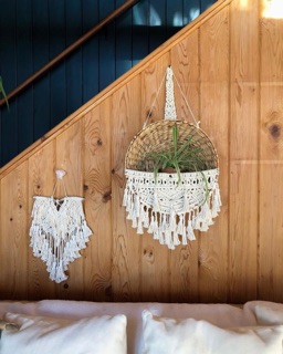 Giỏ hoa macrame treo tường