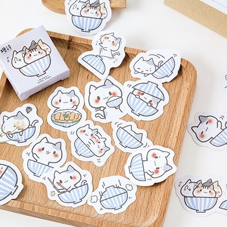 Hộp 45 miếng sticker mẫu mèo con trong tô