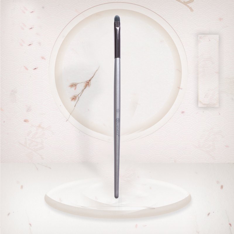 Cọ trang điểm viền mắt BH Cosmetics Lavish 13