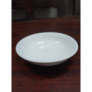 Dĩa sứ đựng nước chấm.