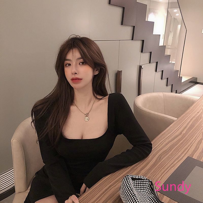 Đầm Tay Dài Cổ Vuông Thiết Kế Xẻ Quyến Rũ