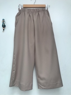 Quần culottes Hàn lưng thun màu beige