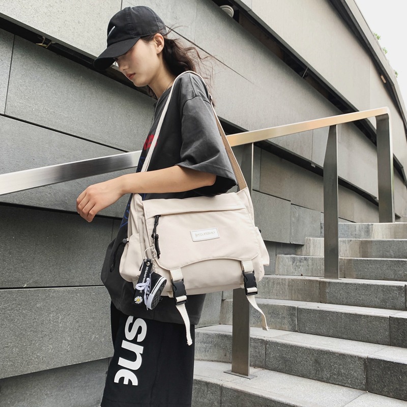 Túi đeo chéo phong cách hiphop đường phố cá tính cho cặp đôi