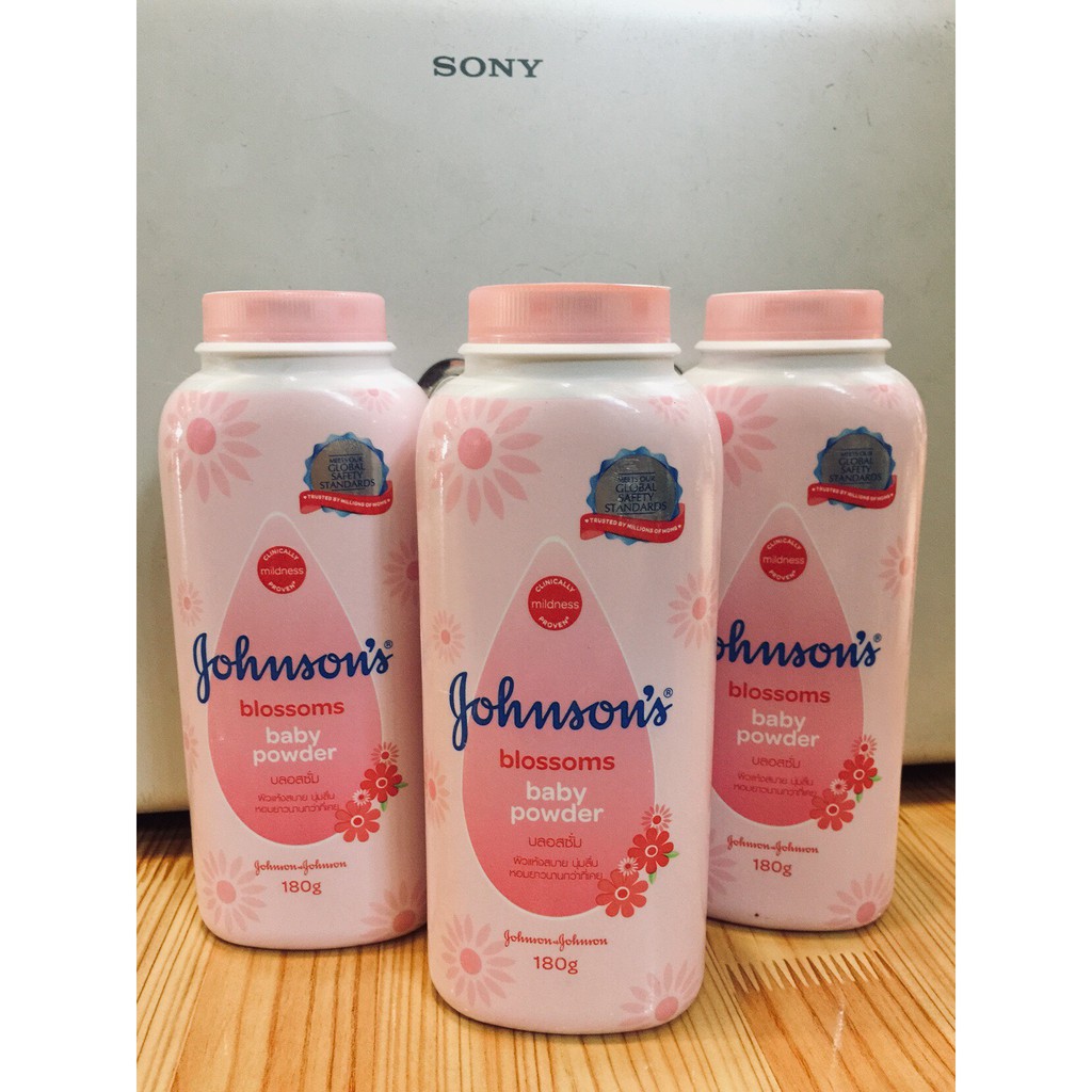 {Combo 2 chai } Phấn thơm Johnson's Baby Powder Blossom chai 180g ( mẫu mới)