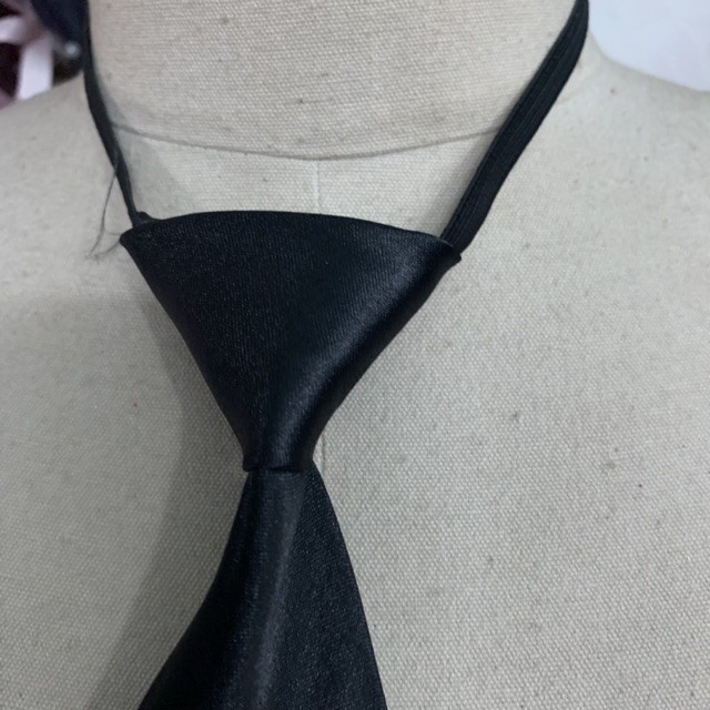 Ca vạt nam  sinh thắt sẵn dài 31cm ngang 5cmTH