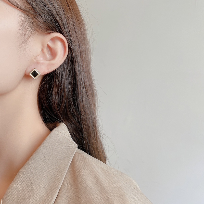 Khuyên tai nhỏ màu đen đính ngọc trai giả đơn giản phong cách Pháp cổ điển cho nữ