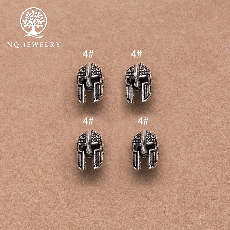 Charm bạc hình mũ giáp chiến binh xỏ ngang - NQ Jewelry