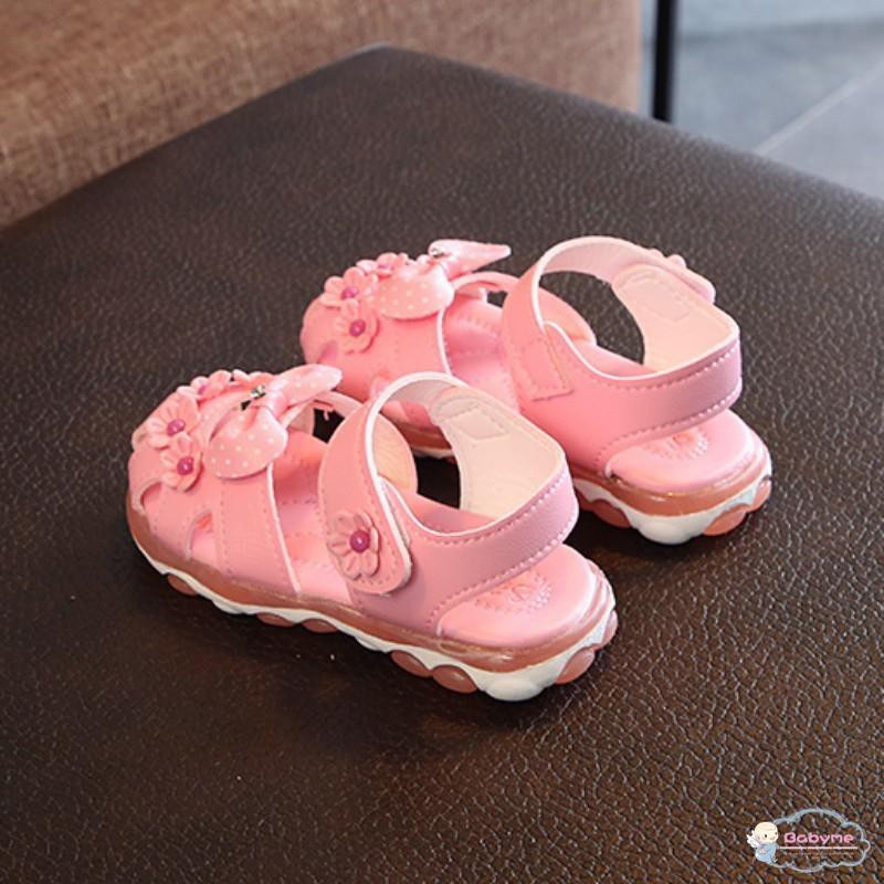 Giày sandals có đèn LED năng động cho bé