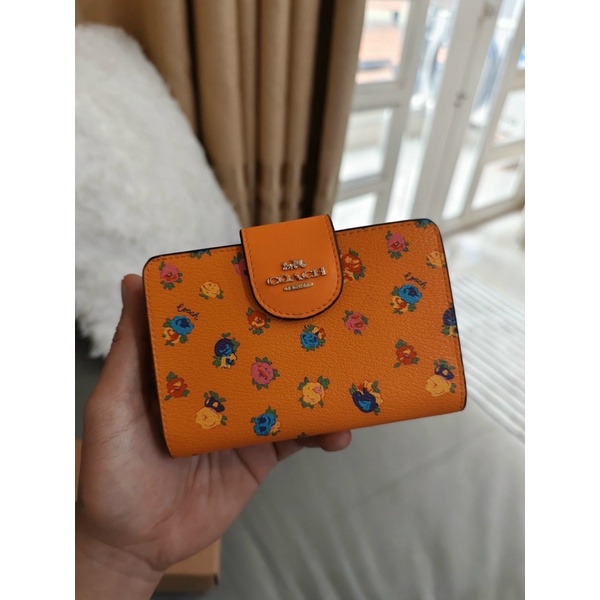 Ví Coach Medium hoạ tiết mới bắt mắt