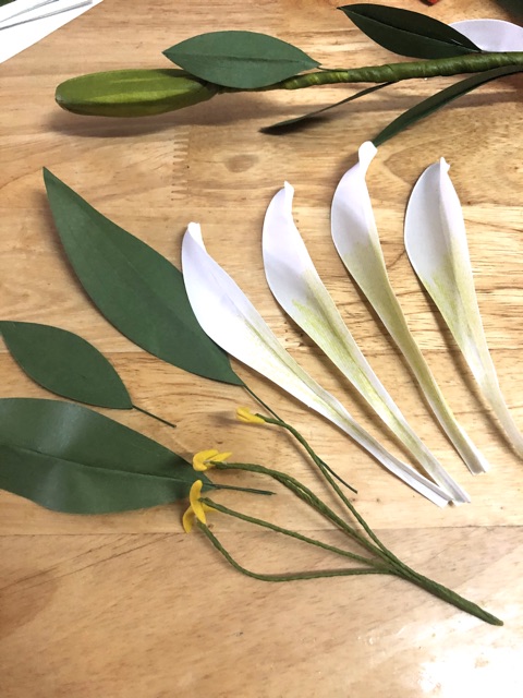 Hoa Ly( hoa làm bằng giấy mỹ thuật)