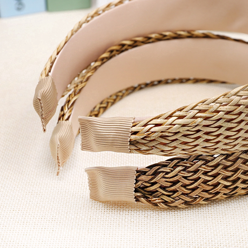 Cài tóc đơn giản phong cách Hàn Quốc cho nữ