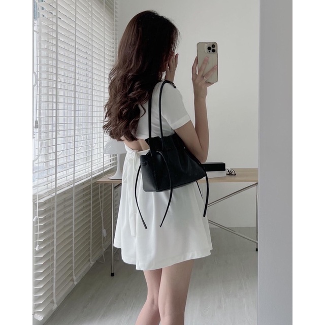 Váy body cổ polo khoét lưng thắt nơ sau phong cách trẻ trung