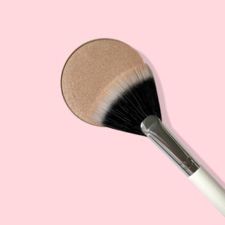 Colourpop - Cọ Tán Highlighter Colourpop Fan Brush