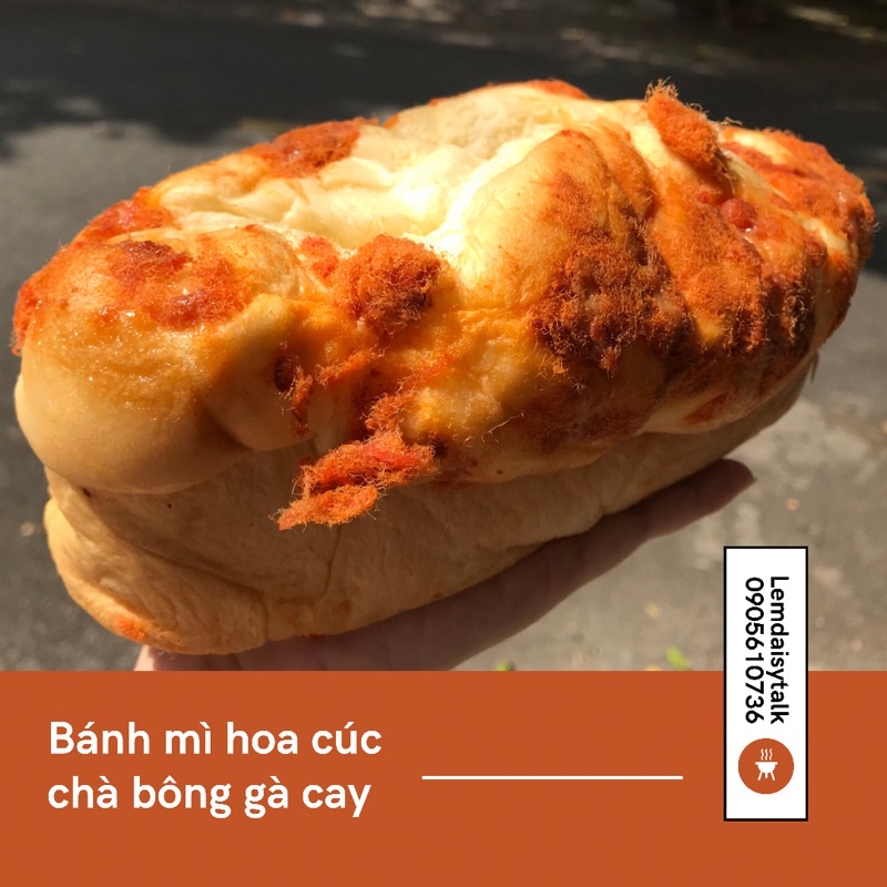 Bánh mì hoa cúc chà bông gà cay