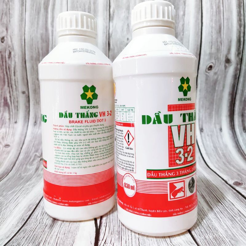 Dầu thắng, dầu phanh, dầu ly hợp hiệu 3 tháng 2 DOT3 dung tích 830ml